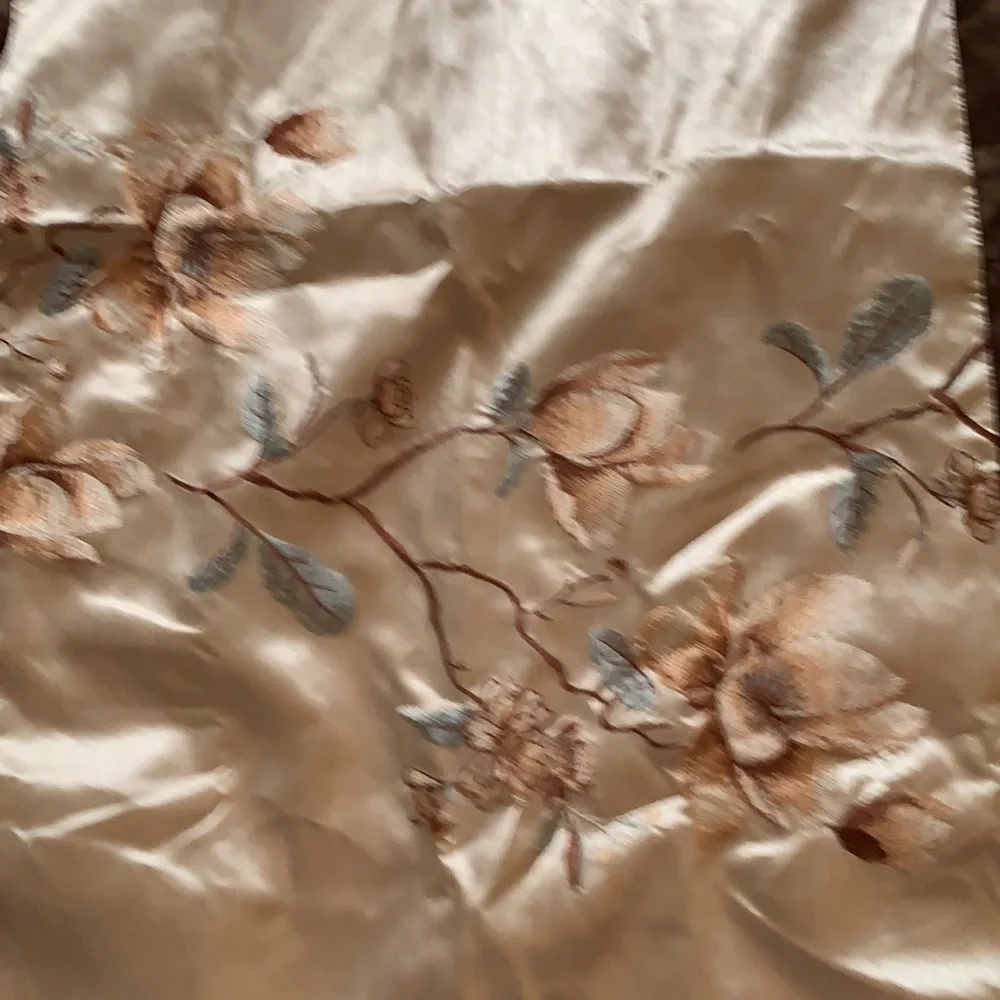 NEW 2 EMBROIDERED PILLOWCASES KING SIZE LARGE FLOWERS FLORAL PAIR Brown